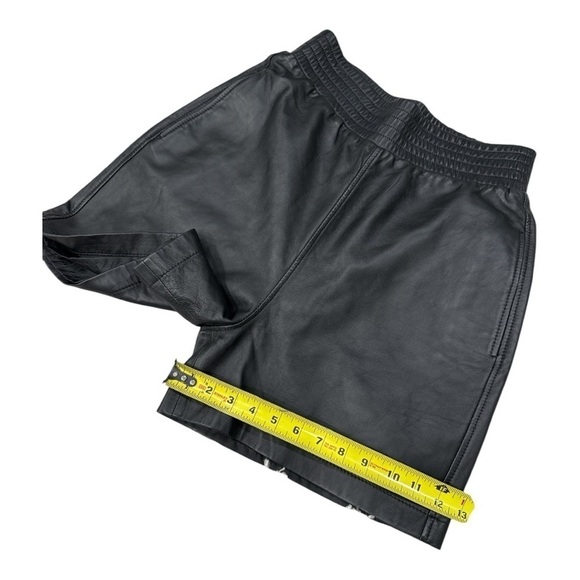 WALTER BAKER HIGH WAISTED BLACK LEATHER SHORTS
Size S new without tag - Picture 10 of 13